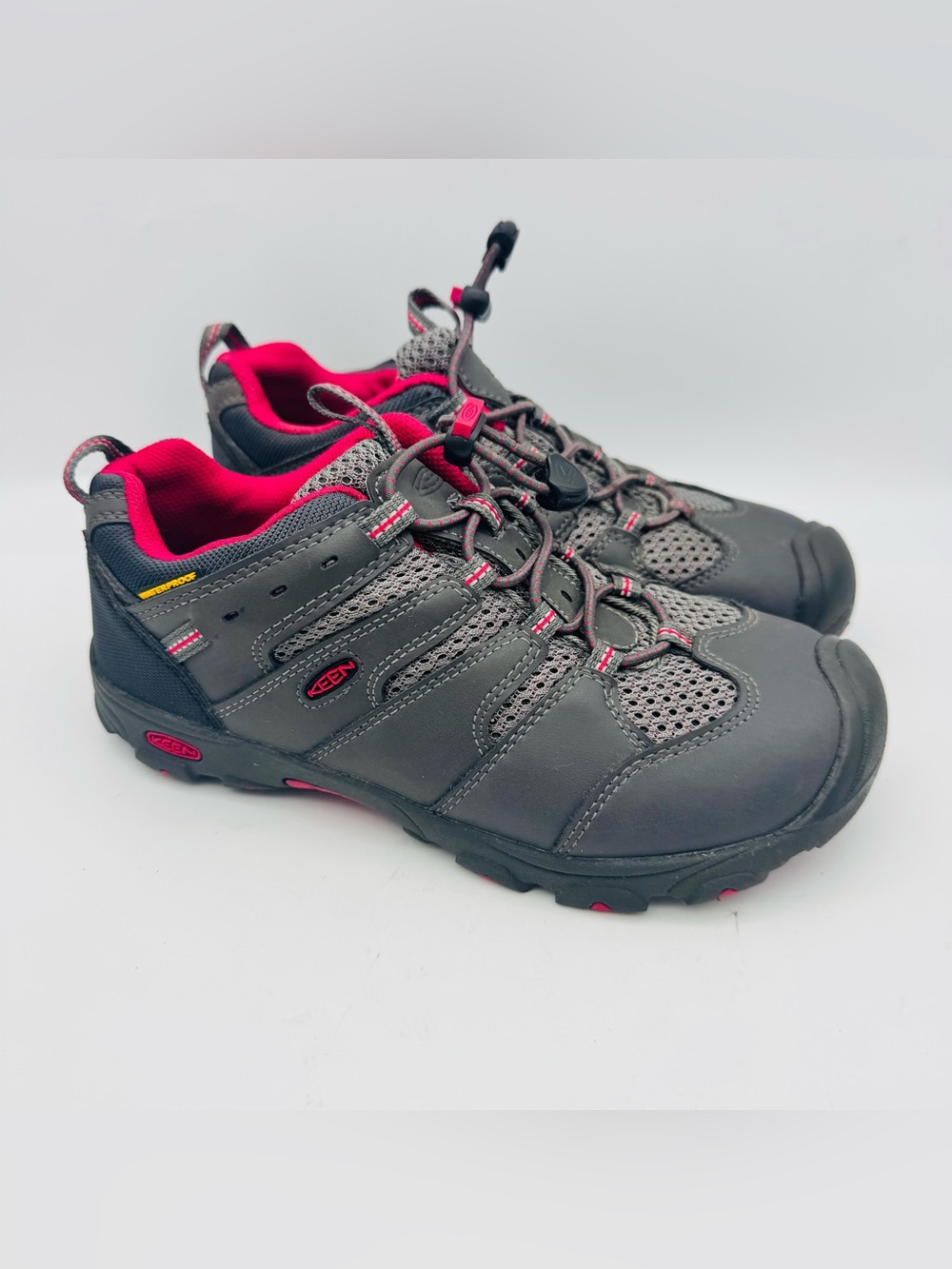 KEEN Youth Athletic Hiking Shoes in Gray and Pink, youth 4